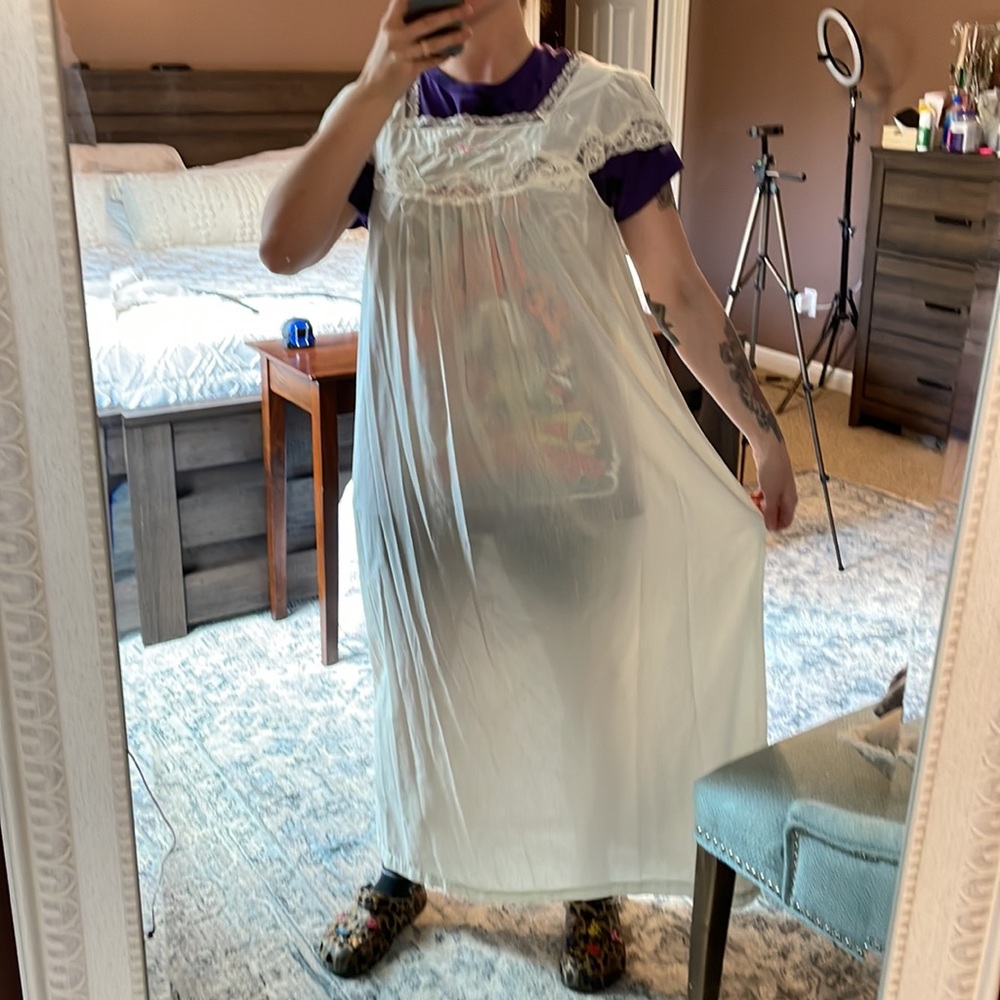 Vintage pale green nightgown - Picture 6 of 6